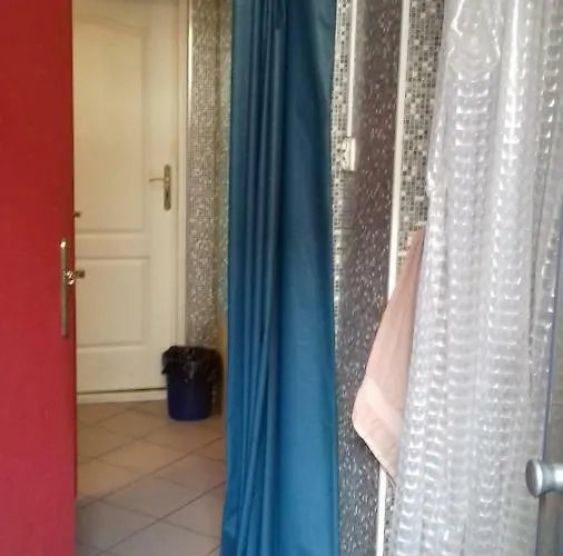 Metro Centrum Bed ワルシャワ